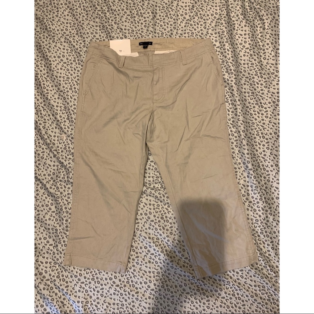 NWT Women GAP Khaki Stretch Capris Sz 10